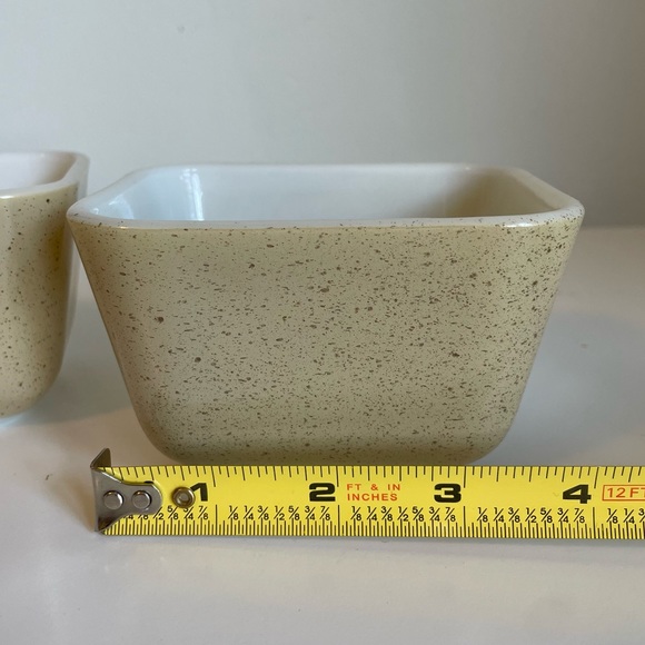 Two Pyrex Tan Speckle Refrigerator Boxes, No Lids - Picture 6 of 7